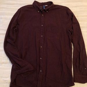 Long sleeve button down. Super comfortable. Size L